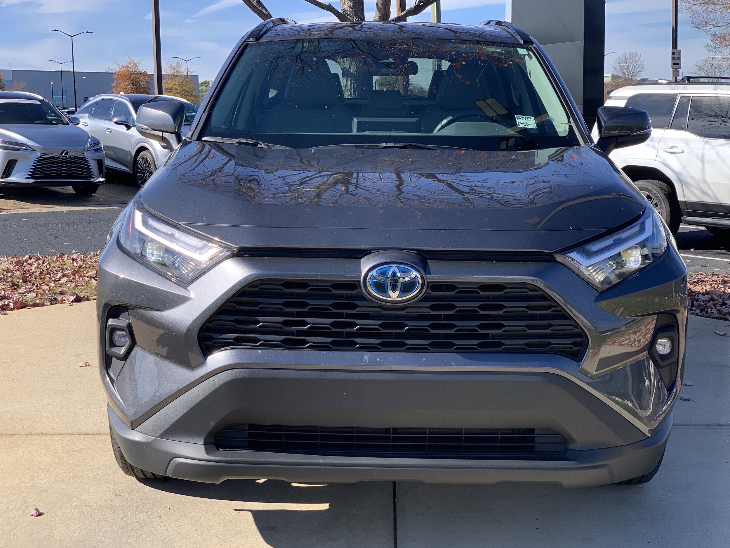 2022 Toyota RAV4 Hybrid XLE Premium photo 3