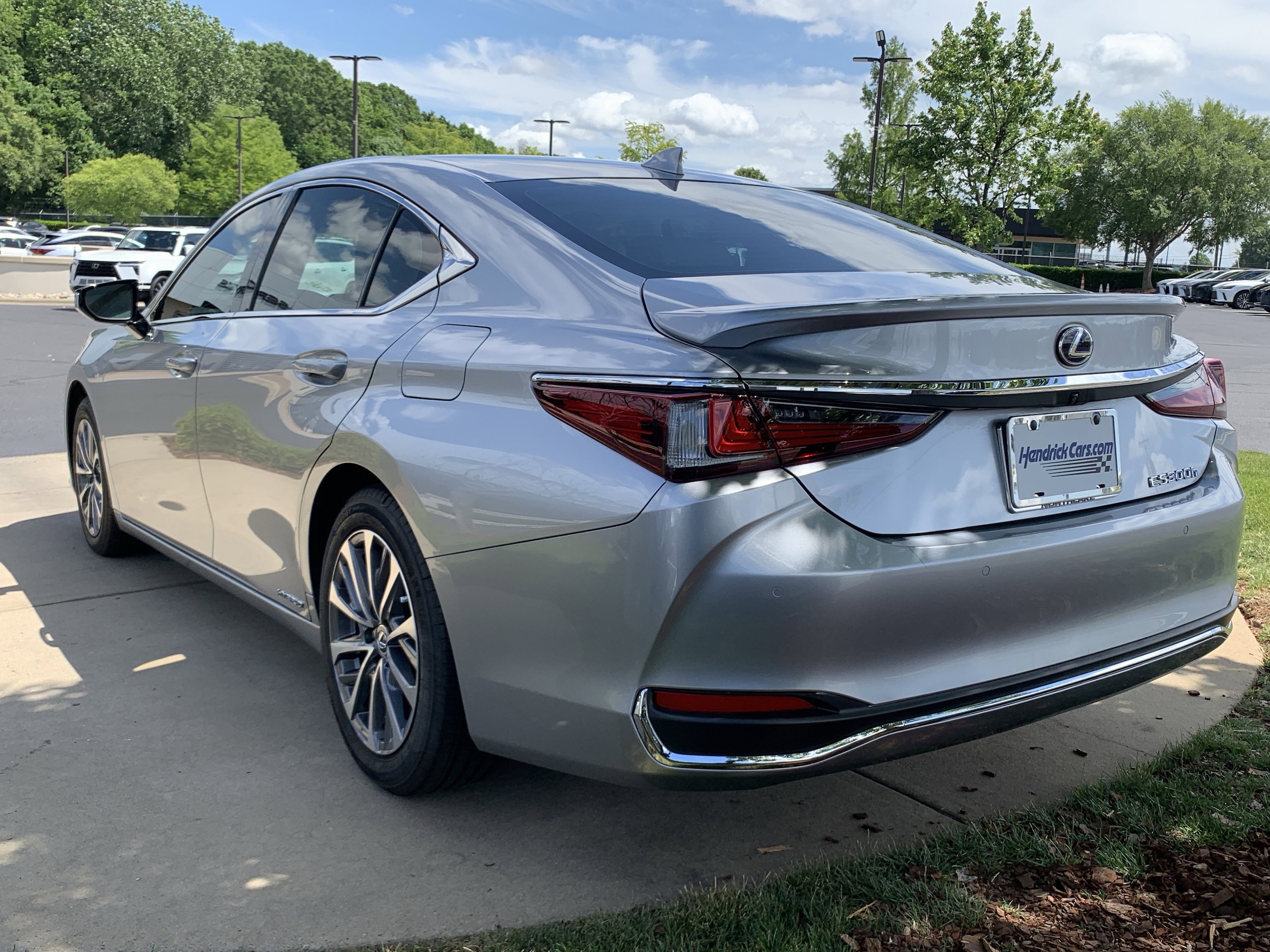 2022 LEXUS ES 300h photo 5