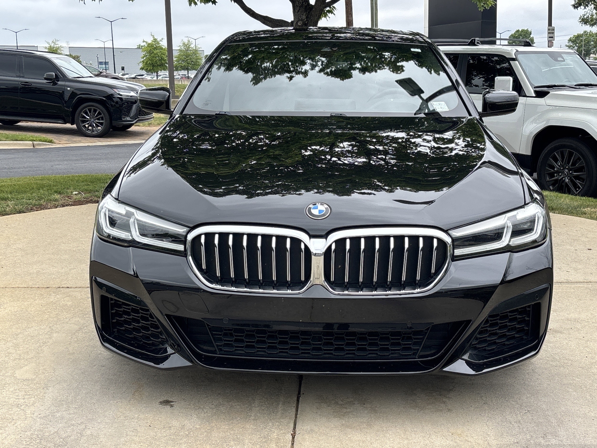 2021 BMW 5 Series 540i xDrive photo 2