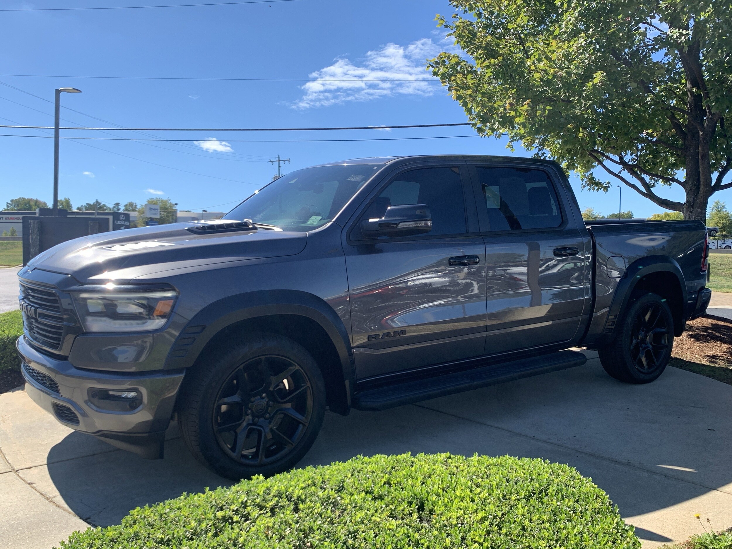 2023 Ram 1500 Laramie photo 3