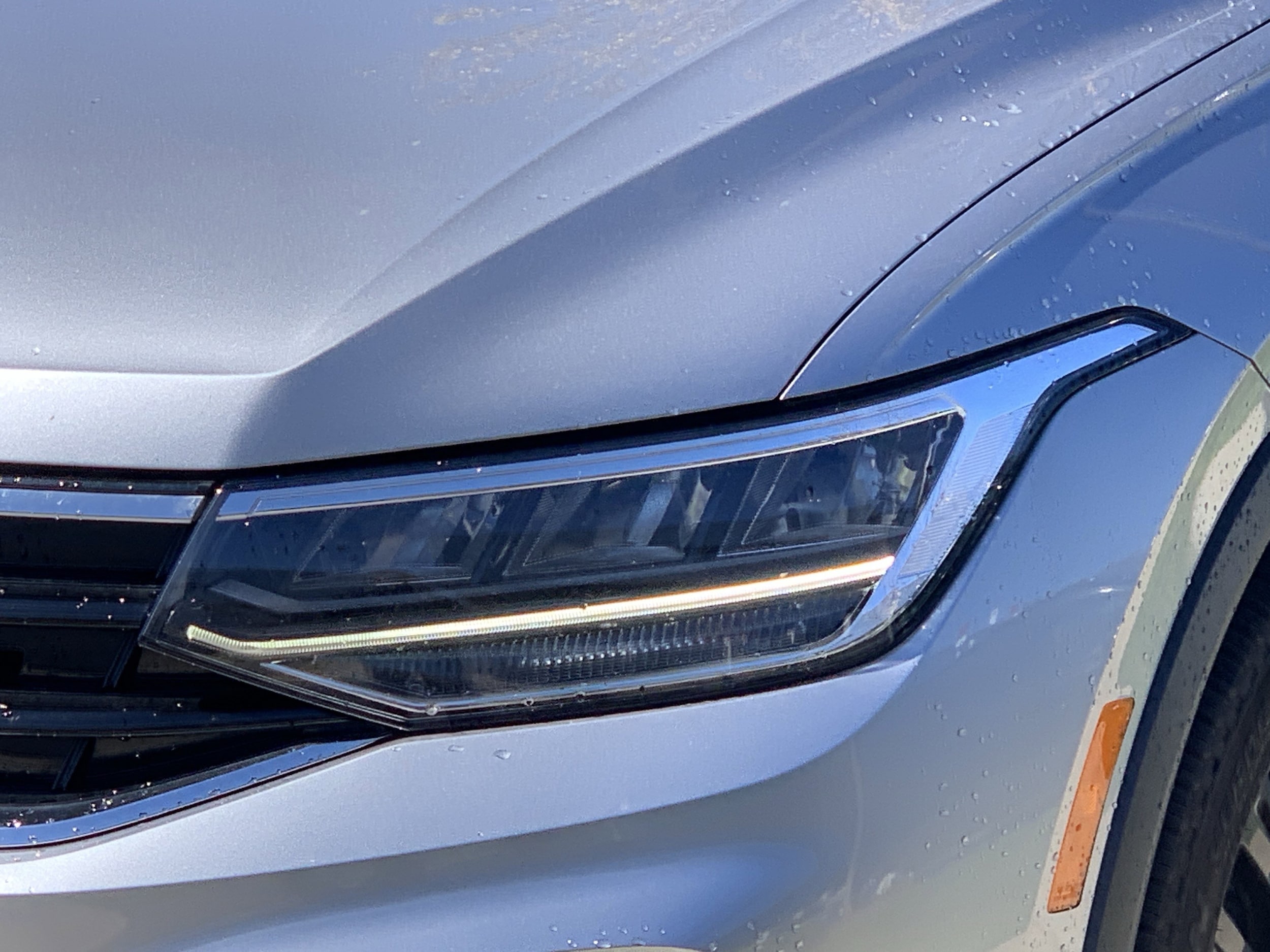 2022 Volkswagen Tiguan SE R-Line Black 4MOTION photo 4