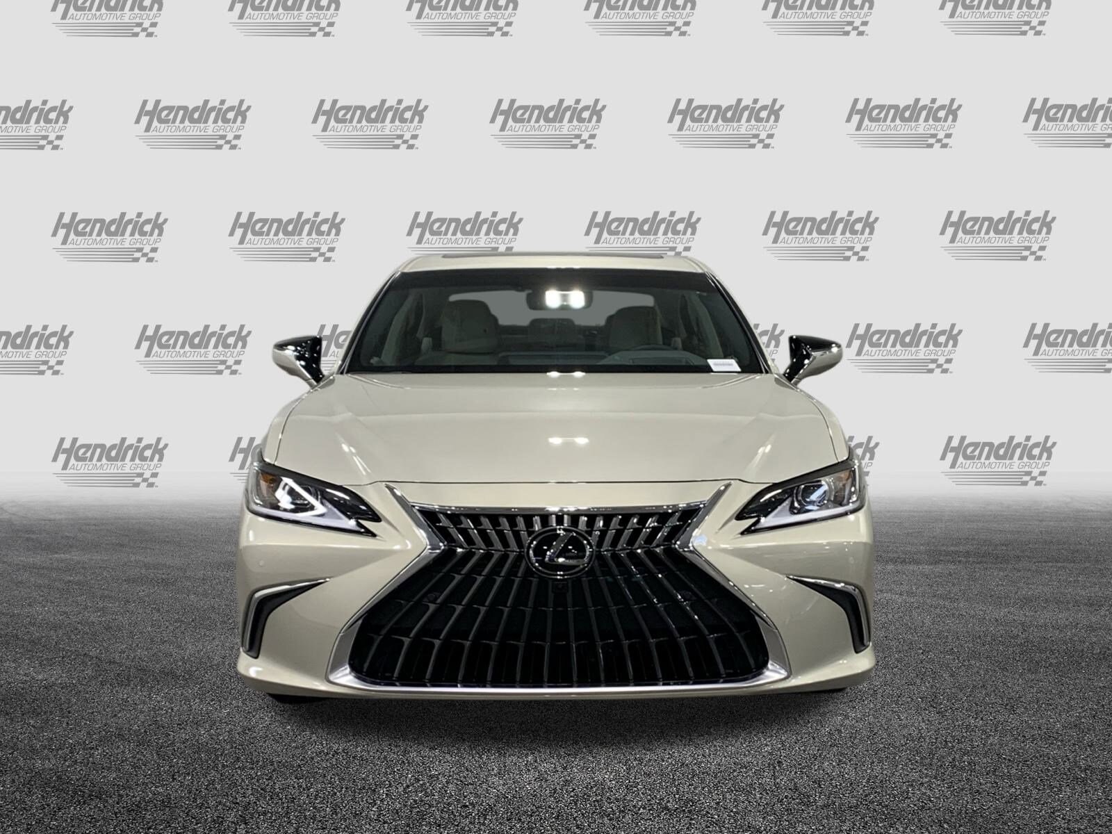 2025 Lexus ES 300h Luxury photo 3