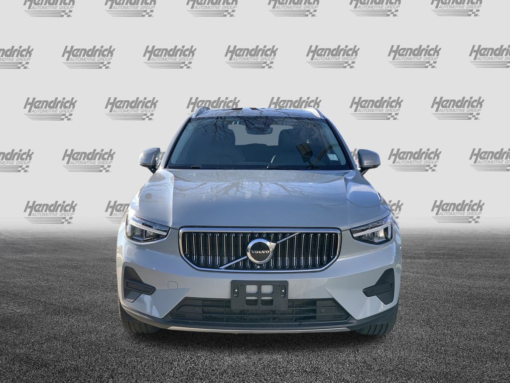 Used 2025 Volvo XC40 Core Bright Theme SUV