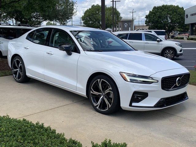 Volvo S60 Plus Dark Theme