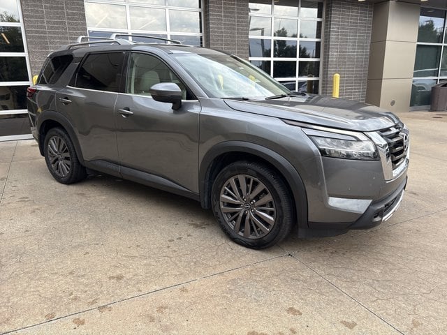 Used 2023 Nissan Pathfinder SL with VIN 5N1DR3CD3PC214086 for sale in Kansas City