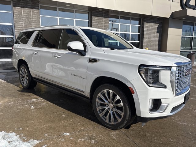 Used 2022 GMC Yukon XL Denali with VIN 1GKS2JKL4NR304794 for sale in Kansas City
