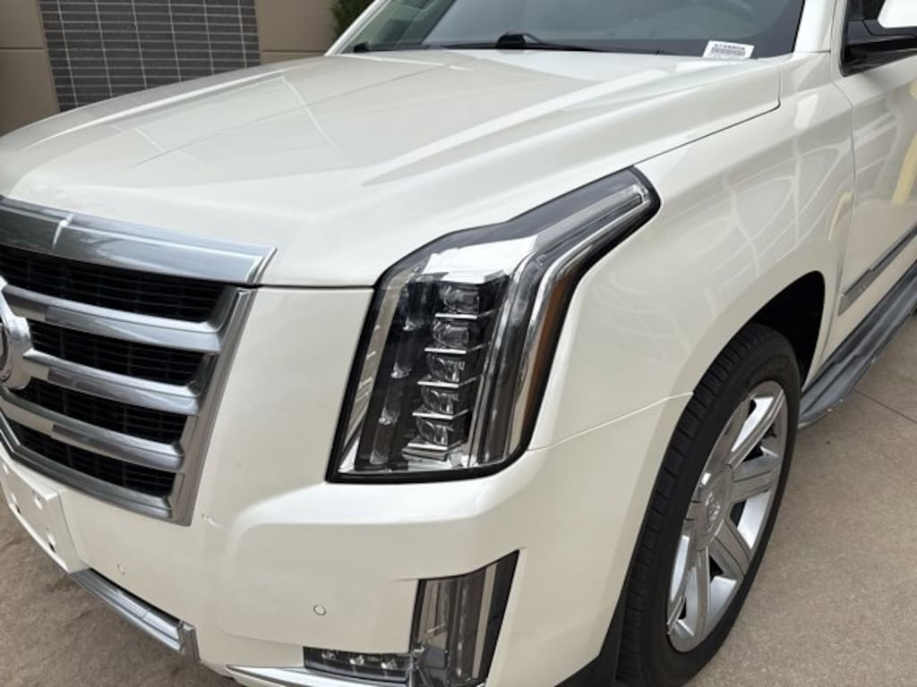 Used 2015 Cadillac Escalade Luxury SUV