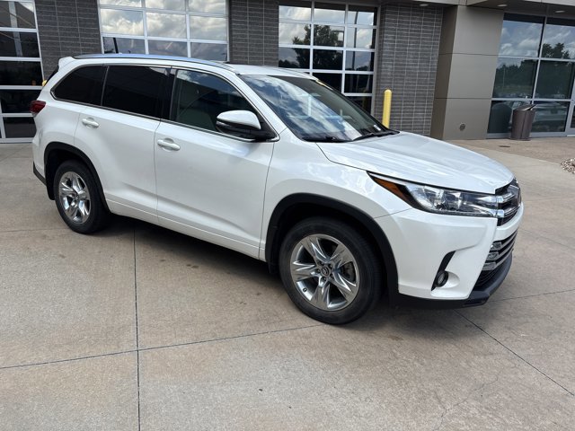 Used 2018 Toyota Highlander Limited with VIN 5TDDZRFH3JS835162 for sale in Kansas City