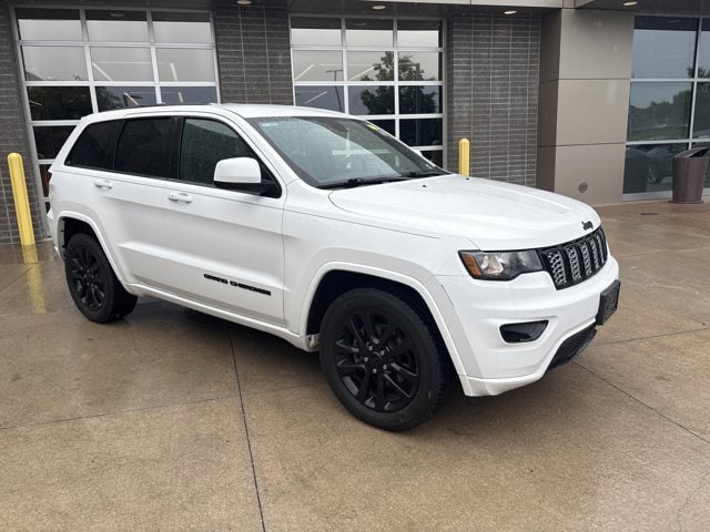 Used 2017 Jeep Grand Cherokee Altitude with VIN 1C4RJFAG4HC910697 for sale in Merriam, KS