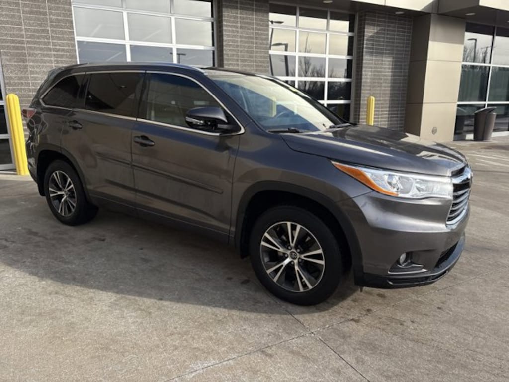 Used 2016 Toyota Highlander XLE SUV
