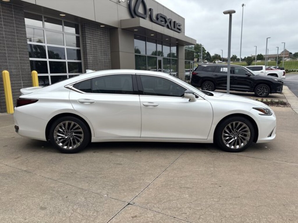 Used 2024 Lexus ES ES 300h Luxury Sedan