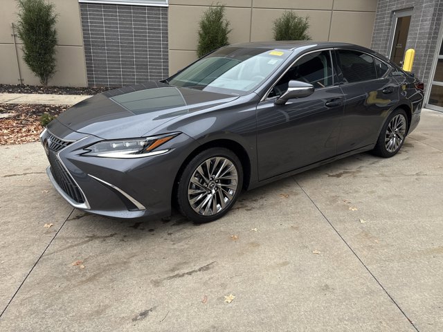 2024 Lexus ES 300h Ultra Luxury photo 3