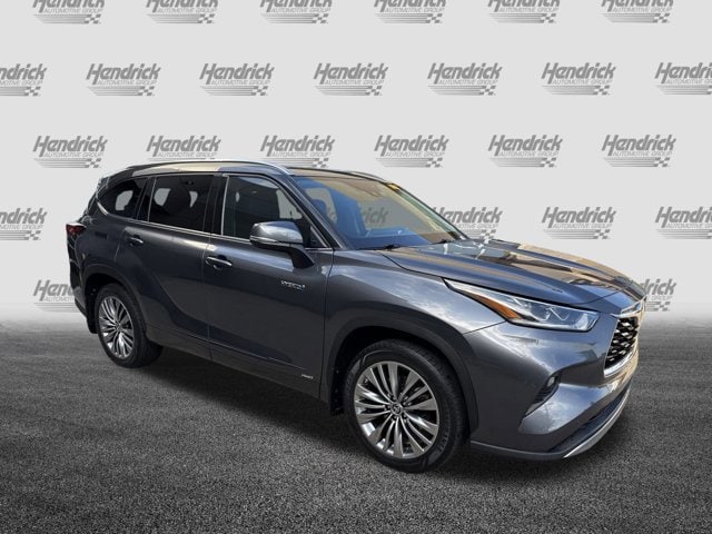 Used 2020 Toyota Highlander Platinum with VIN 5TDEBRCH9LS005690 for sale in Kansas City