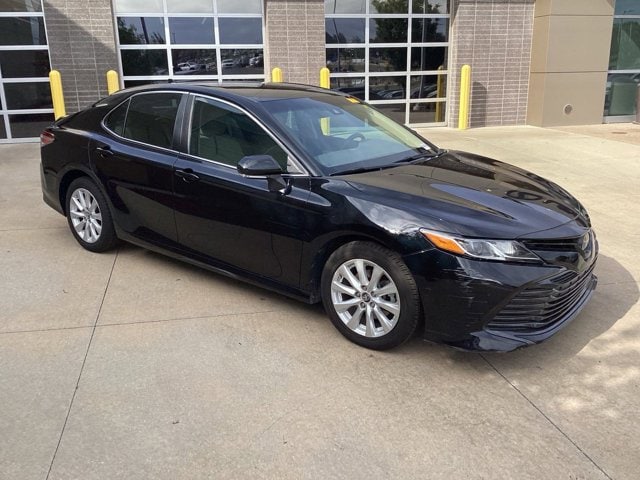 Used 2019 Toyota Camry LE with VIN 4T1B11HK5KU214801 for sale in Merriam, KS