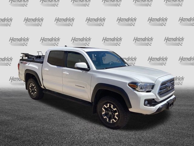 Used 2017 Toyota Tacoma TRD Off Road with VIN 3TMCZ5AN2HM110602 for sale in Kansas City