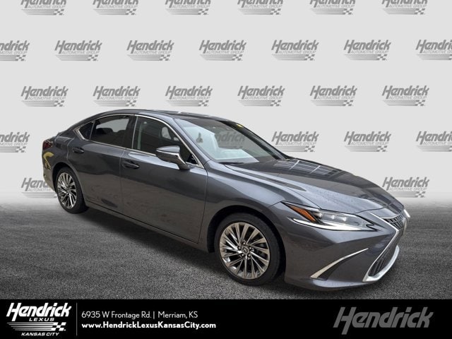 2024 Lexus ES Hybrid 300h Ultra Luxury's photo