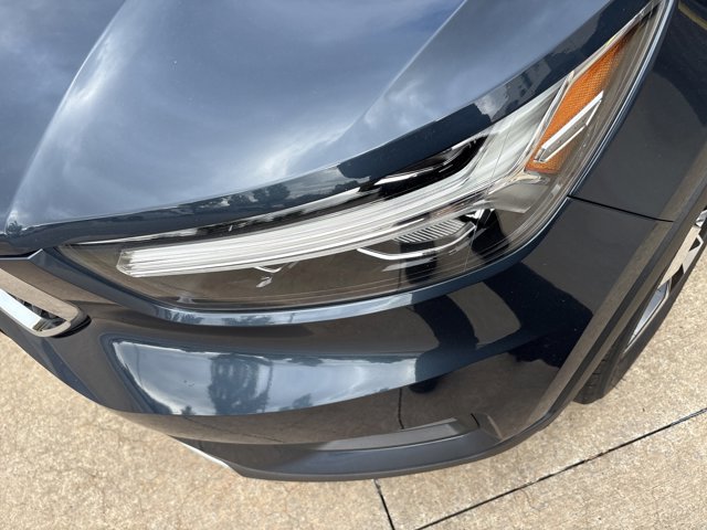 2022 Volvo XC40 Momentum photo 4