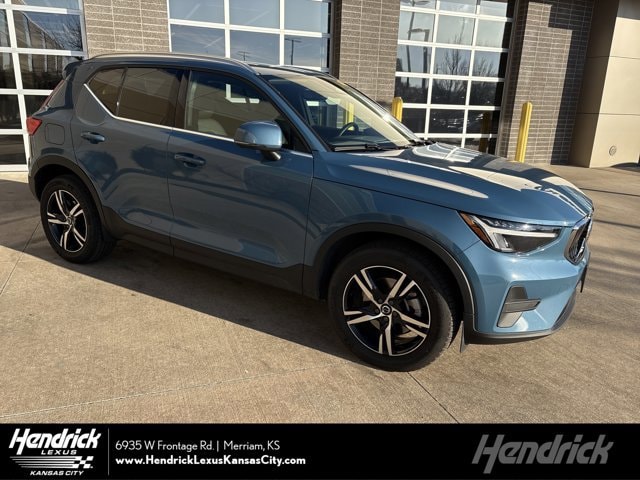2025 Volvo XC40 Core