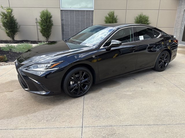 2025 Lexus ES 300h F SPORT Design photo 4