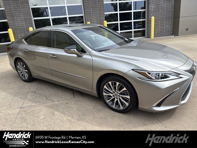 2021 Lexus ES 300h 300h's photo