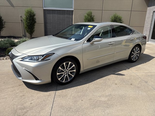 2019 Lexus ES 350 photo 4