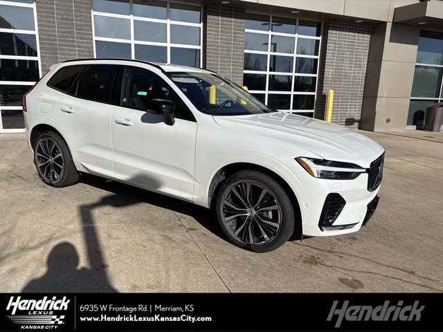 2025 Volvo XC60 Plus's photo