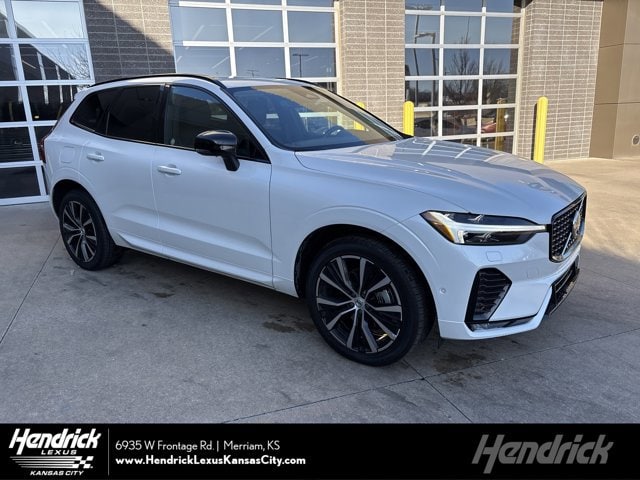 2025 Volvo XC60 Plus's photo