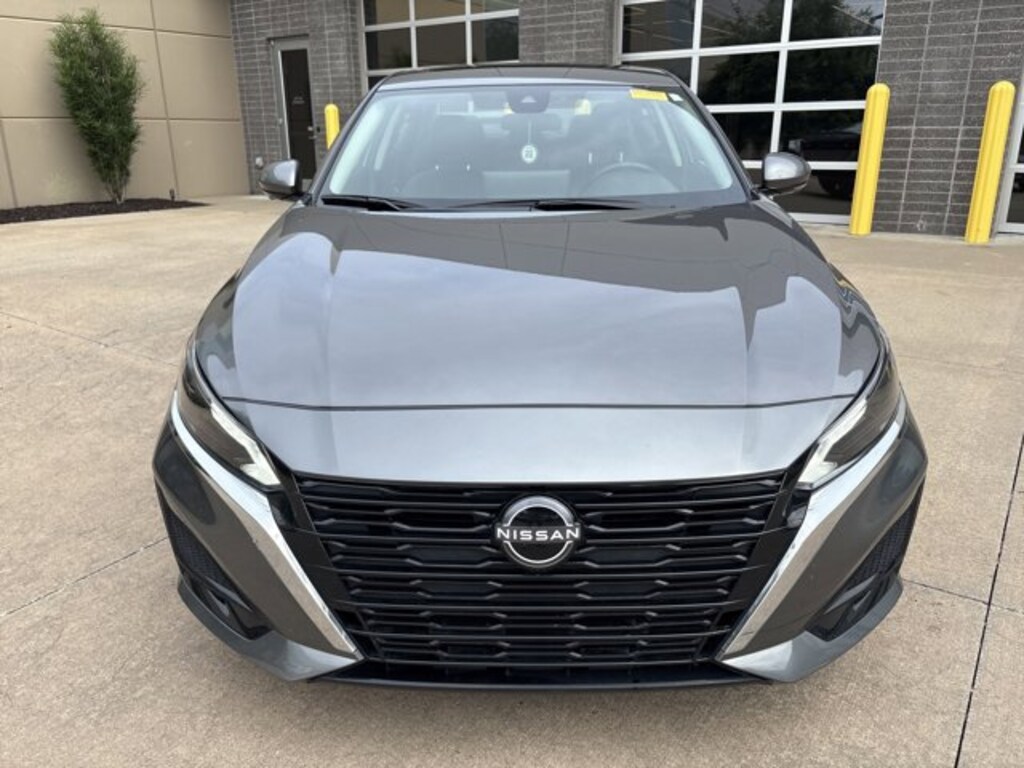 Used 2025 Nissan Altima SL Sedan