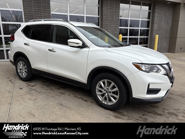 2017 Nissan Rogue SV's photo