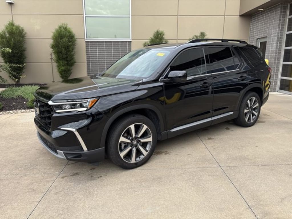 Used 2025 Honda Pilot Elite SUV