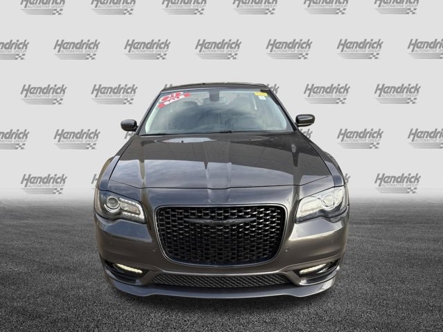 2023 Chrysler 300 Touring L photo 2