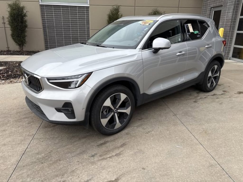 Used 2025 Volvo XC40 Plus Bright Theme SUV
