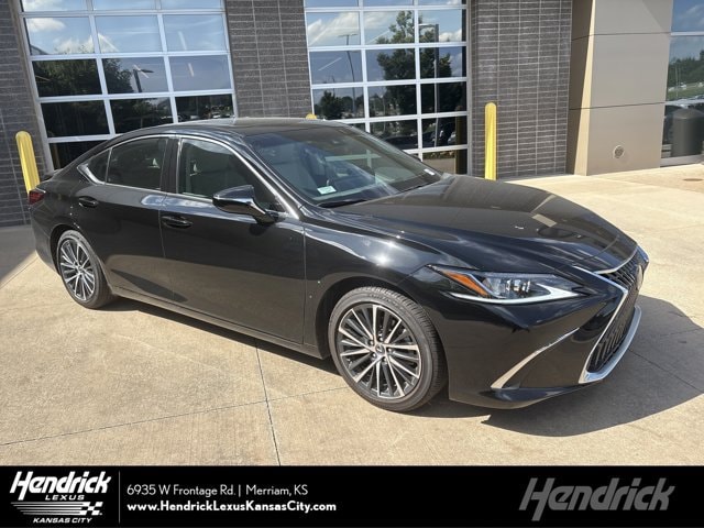 2025 Lexus ES 300h 300h's photo