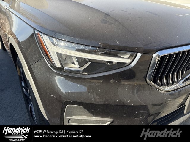 2025 Volvo XC40 Core's photo