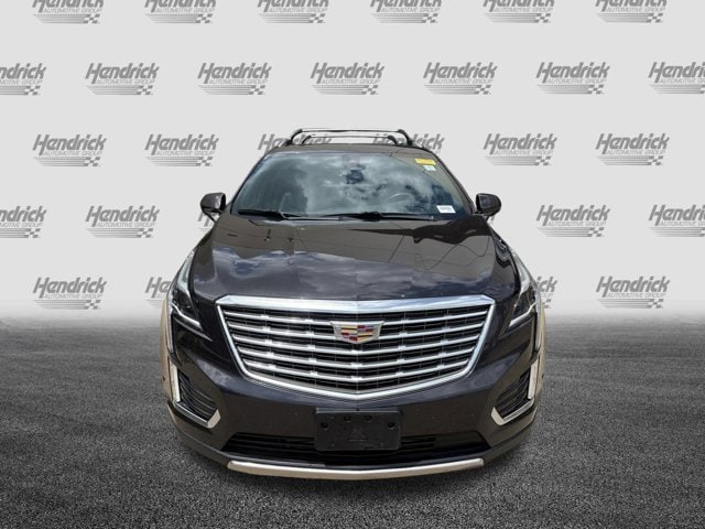 2017 Cadillac XT5 Platinum AWD photo 2