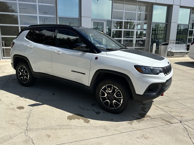 Used 2025 Jeep Compass Trailhawk with VIN 3C4NJDDN1ST559062 for sale in Kansas City