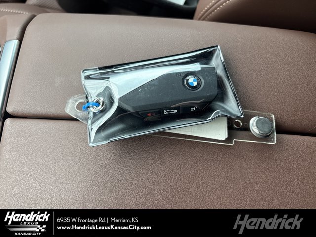 2025 BMW X5 xDrive50e's photo