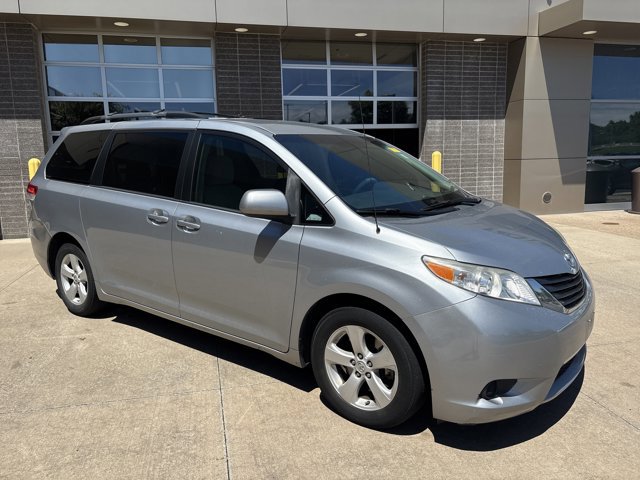 Used 2014 Toyota Sienna LE with VIN 5TDKK3DC4ES420888 for sale in Merriam, KS