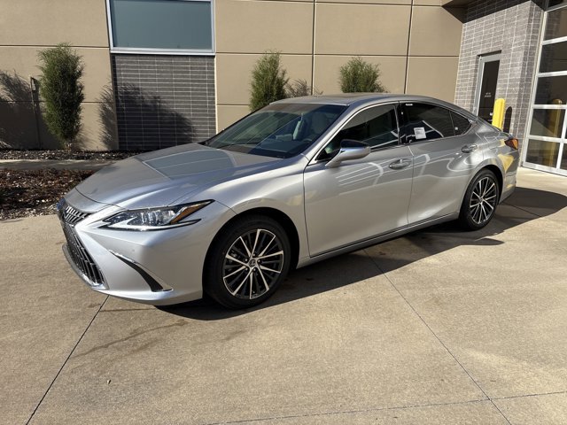 2025 Lexus ES 350 photo 3