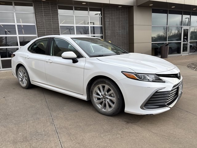 Used 2022 Toyota Camry LE with VIN 4T1C11AK3NU690886 for sale in Kansas City