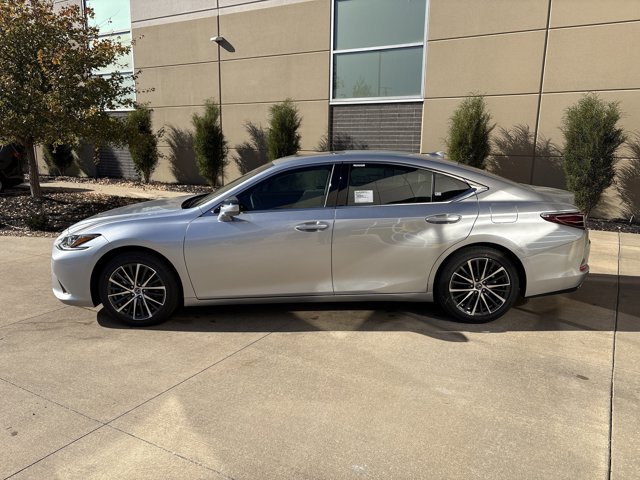 2025 Lexus ES 350 photo 4