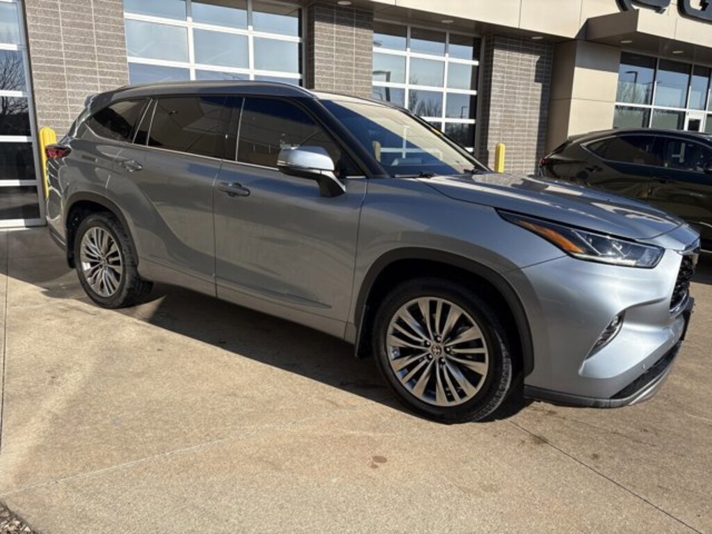 Used 2022 Toyota Highlander Platinum SUV
