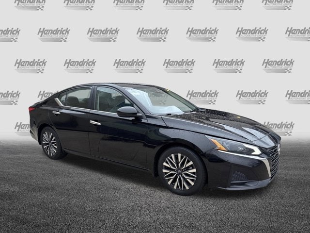 Used 2023 Nissan Altima SV with VIN 1N4BL4DV8PN405197 for sale in Kansas City