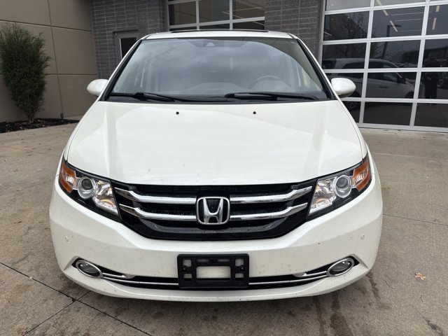 2016 Honda Odyssey Touring photo 3