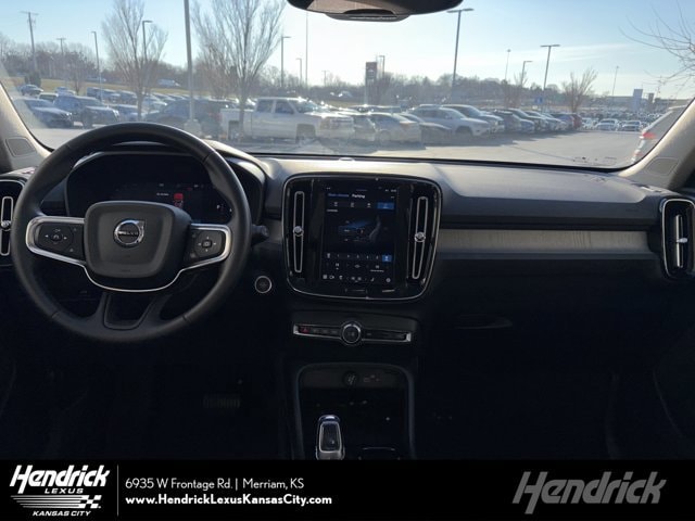 2025 Volvo XC40 Plus's photo