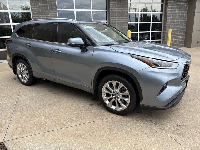 Used 2022 Toyota Highlander Limited with VIN 5TDXBRCH5NS094153 for sale in Kansas City