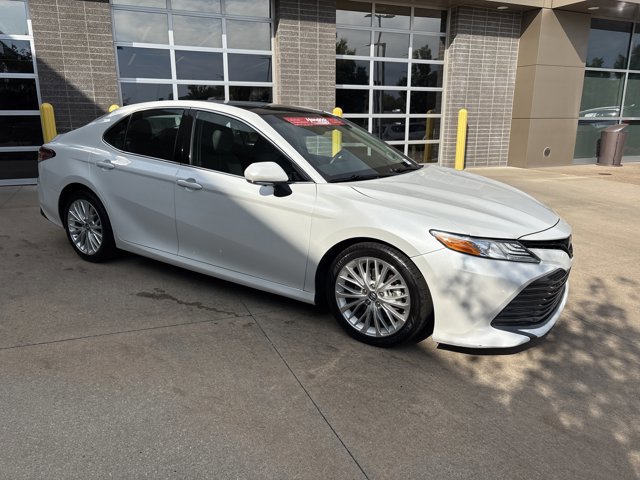 Used 2018 Toyota Camry XLE with VIN 4T1BZ1HK2JU002977 for sale in Kansas City