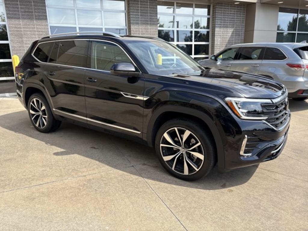 Used 2024 Volkswagen Atlas 2.0T SEL Premium R-Line SUV