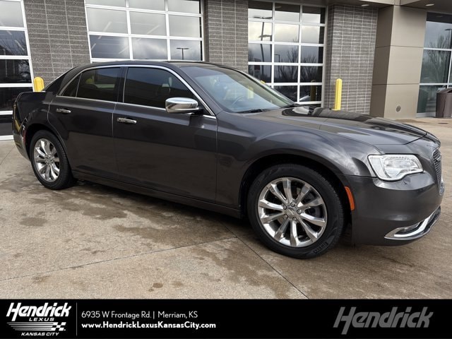 2018 Chrysler 300 Limited's photo