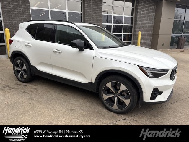 2025 Volvo XC40 Plus's photo